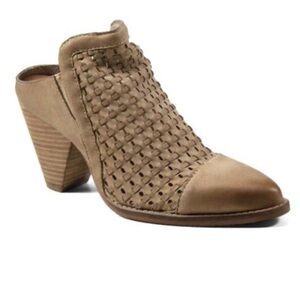 NIB Diba True Beige Mini Mee Leather Perforated Heeled Mule